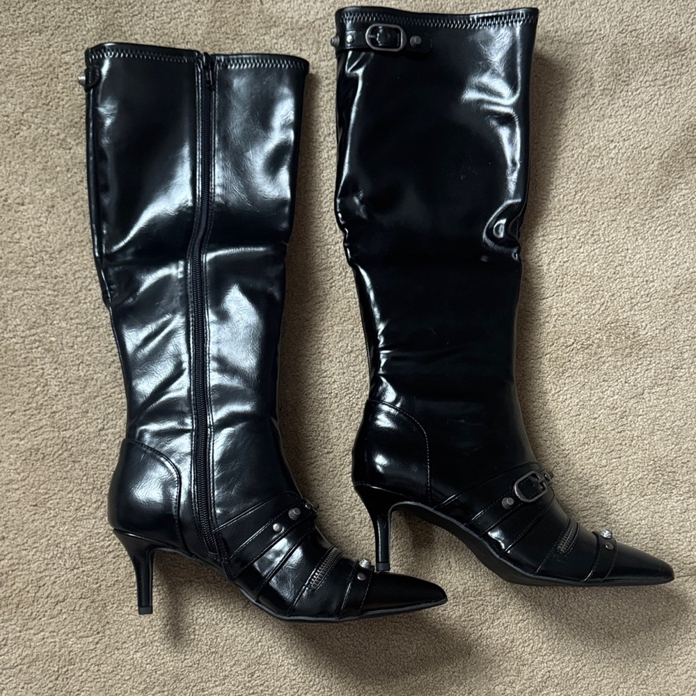 Wild Pair Black Knee-High Women's Boots - Picture 5 of 6